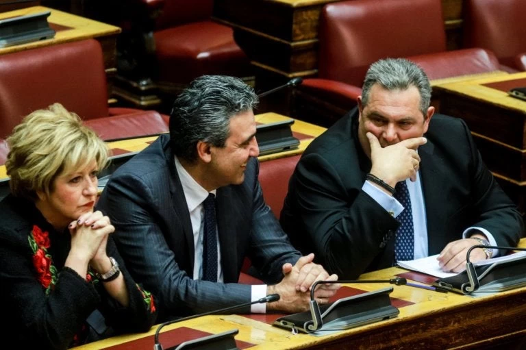 Καμμένος: Να παραδώσουν την έδρα τώρα Παπαχριστόπουλος και Κουίκ